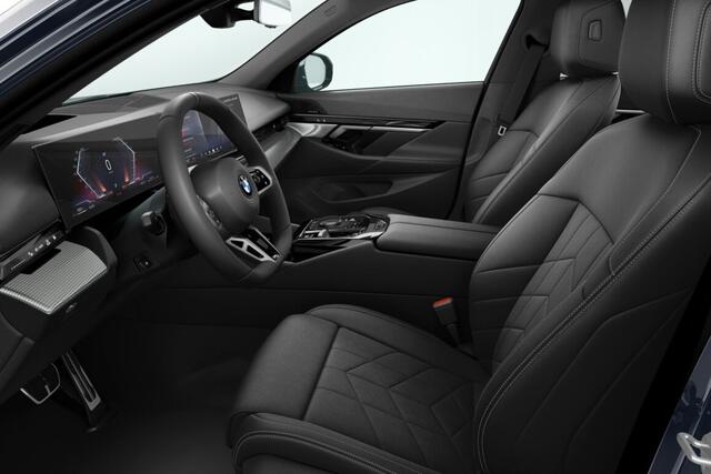 BMW 5-SERIE Touring 520i | M Sportpakket | Innovation Pack | Travel Pack | Comfort Pack | Trekhaak