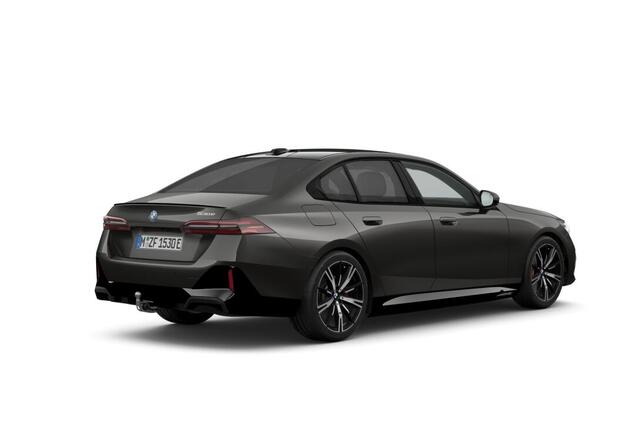 BMW 5-SERIE Sedan 530e M Sport Edition | M Sportpakket Pro | Innovation Pack | Travel Pack | Comfort Pack | Trekhaak