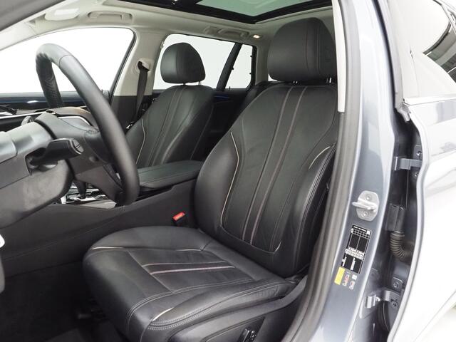 BMW 5-SERIE Touring 530e Executive Luxury | Panoramadak | Leder | Camera | Keyless | Sfeerlicht | Virtual | DAB | Carplay
