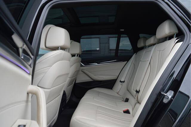 BMW 5-SERIE Touring 520i High Executive | M-PAKKET | PANO | CAMERA |