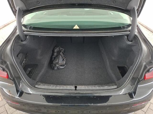 BMW 5-SERIE 520i Aut. Executive Ed. | Navi | Xenon-Led | ECC |