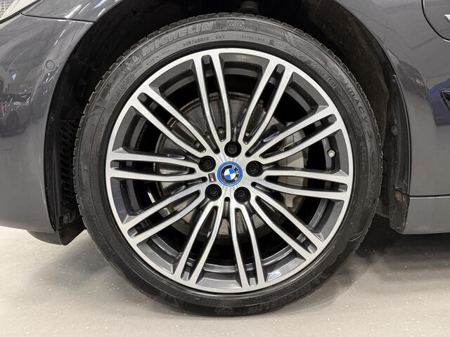 BMW 5-SERIE Touring 530e xDrive High Exe PANO/TREKHAAK/H&K/360CAMERA/ACC/19"M-SPORT BREEDSET/LED-ADAPTIVE/LEER-SPORT/SFEER/CARPLAY/SHADOW-LINE/SOPHISTOGRAU/NET OH BEURT GEHAD BIJ BMW DEALER