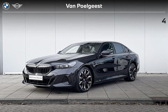 BMW 5-SERIE 550e xDrive M-sport / Bowers & Wilkins / Driving Assistant Professional / Stoelventilatie / Head-Up / Parking Assistant Professional / Stuurwielrandverwarming / Iconic Glow / 21 Inch