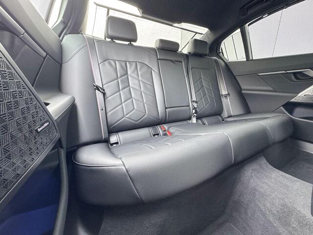 BMW 5-SERIE 550e xDrive M-sport / Bowers & Wilkins / Driving Assistant Professional / Stoelventilatie / Head-Up / Parking Assistant Professional / Stuurwielrandverwarming / Iconic Glow / 21 Inch