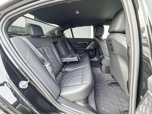 BMW 5-SERIE 550e xDrive M-sport / Bowers & Wilkins / Driving Assistant Professional / Stoelventilatie / Head-Up / Parking Assistant Professional / Stuurwielrandverwarming / Iconic Glow / 21 Inch