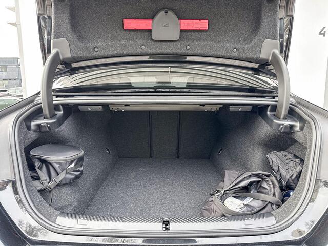 BMW 5-SERIE 550e xDrive M-sport / Bowers & Wilkins / Driving Assistant Professional / Stoelventilatie / Head-Up / Parking Assistant Professional / Stuurwielrandverwarming / Iconic Glow / 21 Inch