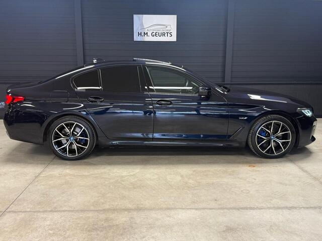 BMW 5-SERIE 530e M Sport Sk Dak 360Cam Navi 19Inch Harman Kardon Memory Fully Loaded!