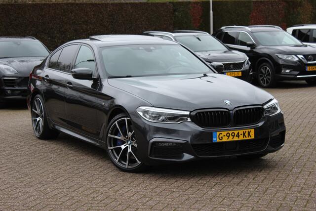 BMW 5-SERIE 540i High Exe. M Sport / Trekhaak / Schuifdak / Camera / Leder / Keyless / 20'' / Stoelventilatie+Verwarming / Stuurverwarming / Dodehoek / DAB / ACC