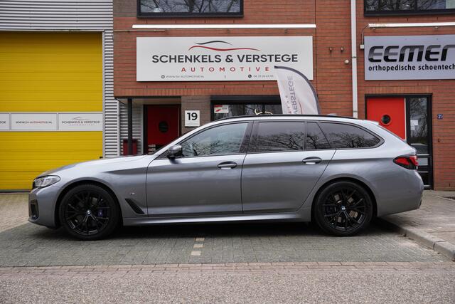 BMW 5-SERIE Touring 530i M-Sport High Executive / BTW / Pano / Trekhaak / Head Up / Harman Kardon / Laser / Comfort Stoel /