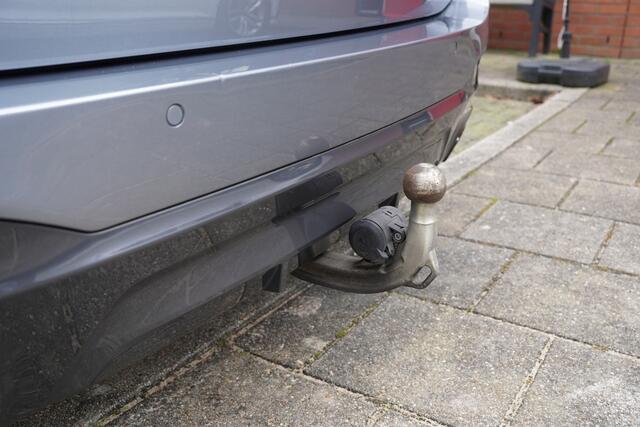 BMW 5-SERIE Touring 530i M-Sport High Executive / BTW / Pano / Trekhaak / Head Up / Harman Kardon / Laser / Comfort Stoel /