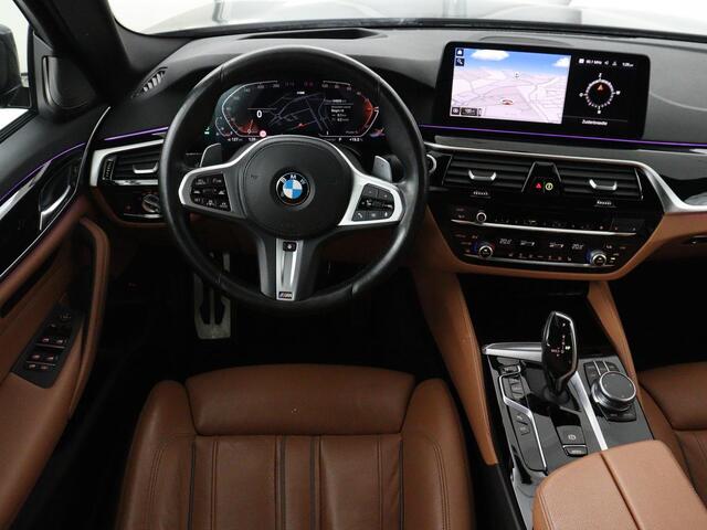 BMW 5-SERIE 530i M Sport | Head-Up | Adaptive cruise | Leder | Harman/Kardon | Laserlicht | 360 Camera | Stoelverwarming | Carplay | Navigatie | Sportstoelen | Dodehoek detectie | Stuurverwarming | Live Cockpit