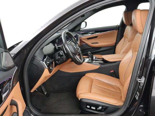 BMW 5-SERIE 530i M Sport | Head-Up | Adaptive cruise | Leder | Harman/Kardon | Laserlicht | 360 Camera | Stoelverwarming | Carplay | Navigatie | Sportstoelen | Dodehoek detectie | Stuurverwarming | Live Cockpit