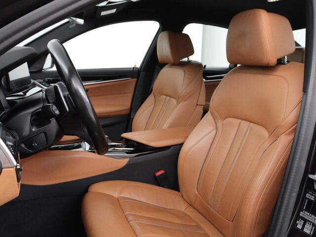 BMW 5-SERIE 530i M Sport | Head-Up | Adaptive cruise | Leder | Harman/Kardon | Laserlicht | 360 Camera | Stoelverwarming | Carplay | Navigatie | Sportstoelen | Dodehoek detectie | Stuurverwarming | Live Cockpit