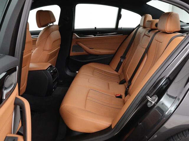 BMW 5-SERIE 530i M Sport | Head-Up | Adaptive cruise | Leder | Harman/Kardon | Laserlicht | 360 Camera | Stoelverwarming | Carplay | Navigatie | Sportstoelen | Dodehoek detectie | Stuurverwarming | Live Cockpit