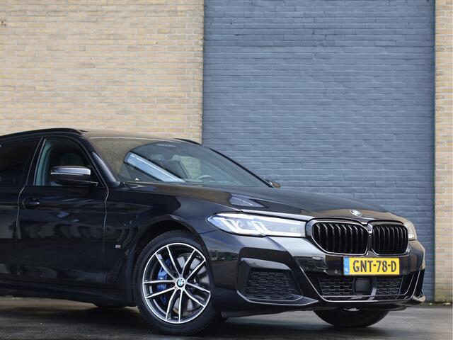 BMW 5-SERIE Touring 530e xDrive M Sport Plus | Pano | HUD | Comfortstoelen | ACC | Harman/Kardon | Haak |
