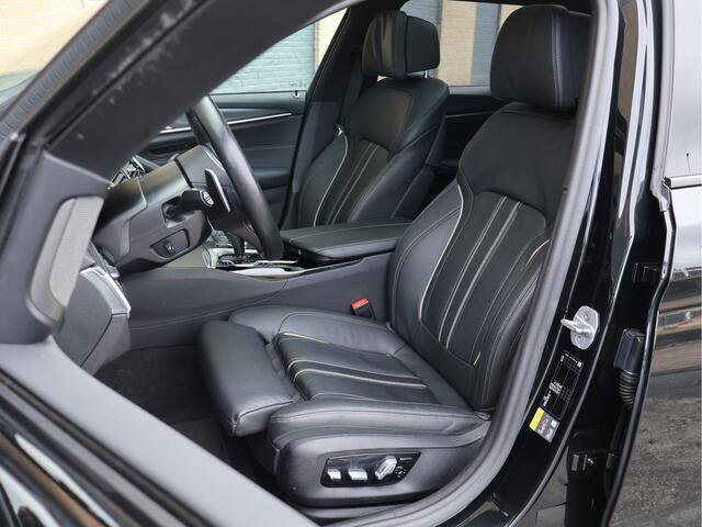 BMW 5-SERIE Touring 530e xDrive M Sport Plus | Pano | HUD | Comfortstoelen | ACC | Harman/Kardon | Haak |