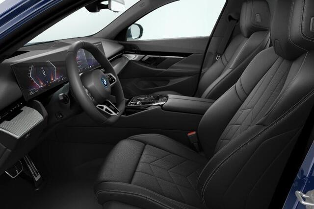 BMW 5-SERIE Touring 530e xDrive Innovation Pack Individual Aut. - Verwacht: Maart 2026
