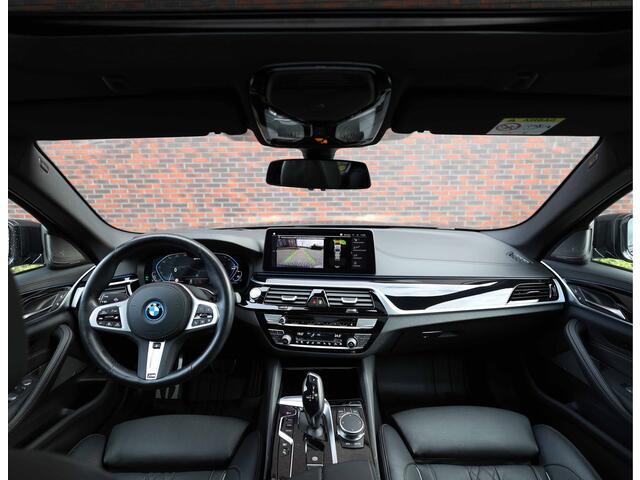 BMW 5-SERIE Touring 530e xDrive | Pano - Trekhaak - HUD