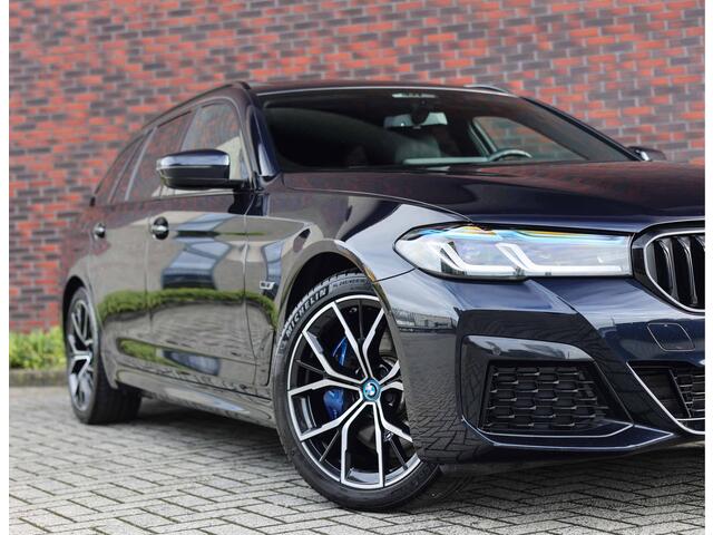 BMW 5-SERIE Touring 530e xDrive | Pano - Trekhaak - HUD