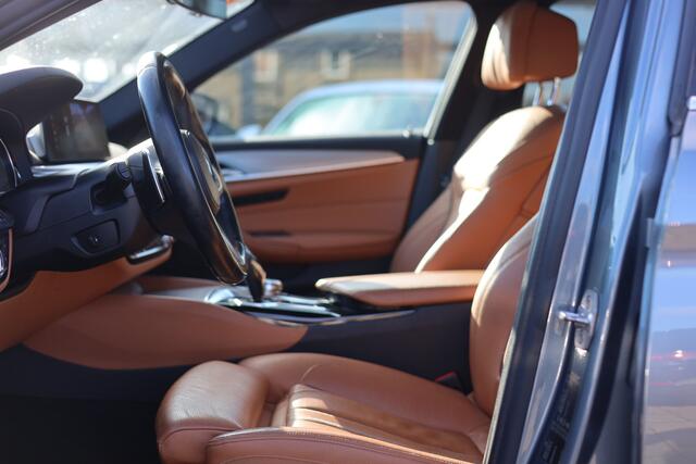 BMW 5-SERIE Touring 520D AUT | M-SPORT | PANO | TREKHAAK *DEALER OH*