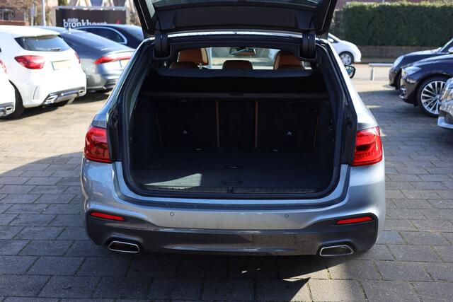 BMW 5-SERIE Touring 520D AUT | M-SPORT | PANO | TREKHAAK *DEALER OH*