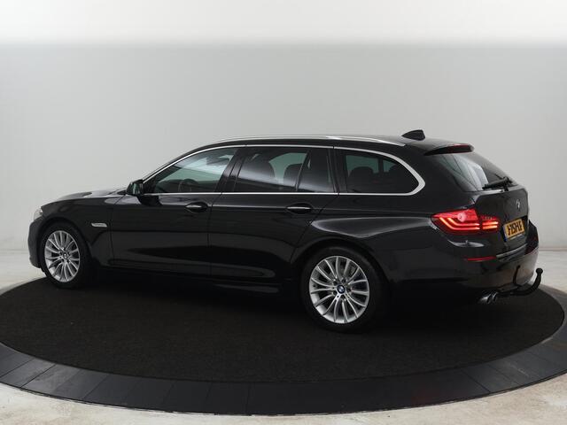 BMW 5-SERIE Touring 530d Luxury Line | Adaptive cruise | Head-Up | Leder | Trekhaak | Stoel & stuurverwarming | Camera | Navigatie | Achterbankverwarming | Parkeerhulp | Bluetooth