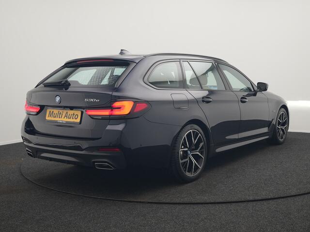 BMW 5-SERIE Touring 530e M Sport Plug in Hybrid 293pk Dealer O.H PHEV | Trekhaak af fabriek | Adaptive Cruise | 19"L.M | Lederen Sportstoelen Verwarmd | Camera & Parkassist | Apple Carplay | Sfeerverlichting |