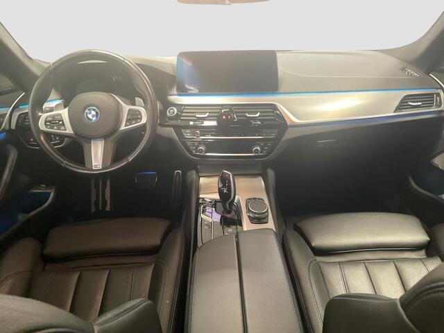 BMW 5-SERIE Touring 530e xDrive High Executive - M Sport - Full Options - Harman/Kardon Head-up . Neem contact op en we maken een afspraak!