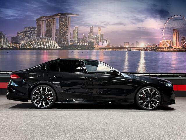 BMW 5-SERIE 520i M-Sport Pro|ShadowLine|Panorama|H/K|1e eigenaar