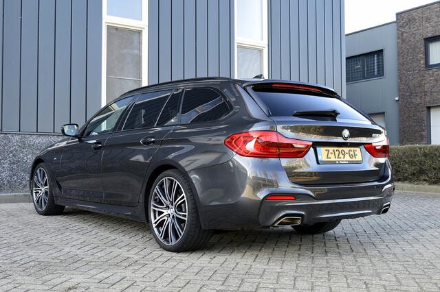 BMW 5-SERIE Touring 530i M-Sport Rijklaarprijs-Garantie Panoramadak Leder Interieur Led Head-Up Trekhaak