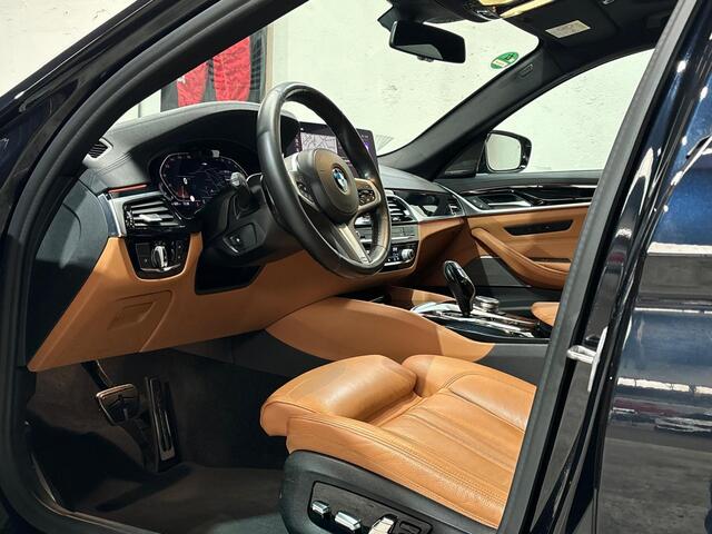 BMW 5-SERIE Touring 530i High Executive | M-Sport | 20 inch | Adapt. cruise control| Trekhaak | NL auto | 1e eigenaar | BTW |