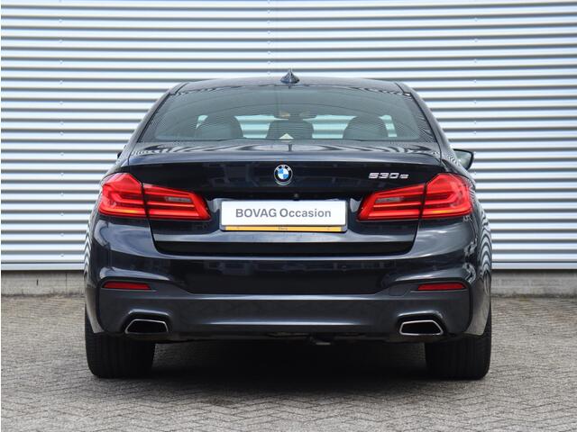 BMW 5-SERIE Sedan 530e | High Executive | M Sportpakket | Trekhaak | Comfort Stoelen | Achteruitrijcamera | 18'' LMV