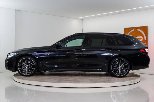 BMW 5-SERIE Touring 540i xDrive High Executive M Sport | 334PK | Laserlicht | Pano | HUD | Sfeer