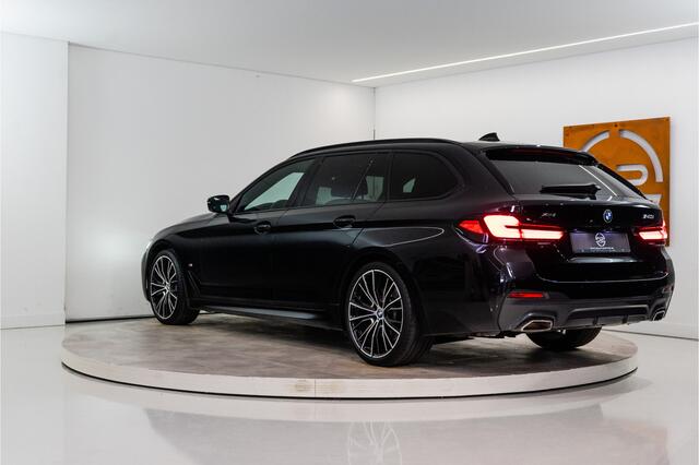 BMW 5-SERIE Touring 540i xDrive High Executive M Sport | 334PK | Laserlicht | Pano | HUD | Sfeer