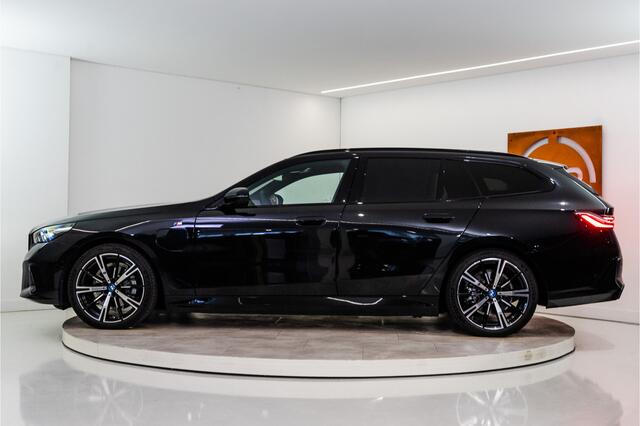 BMW 5-SERIE Touring 530e High Executive M Sport 300PK | Pano | H/K | Sfeer | Driving Ass. Pro | Fabrieksgarantie