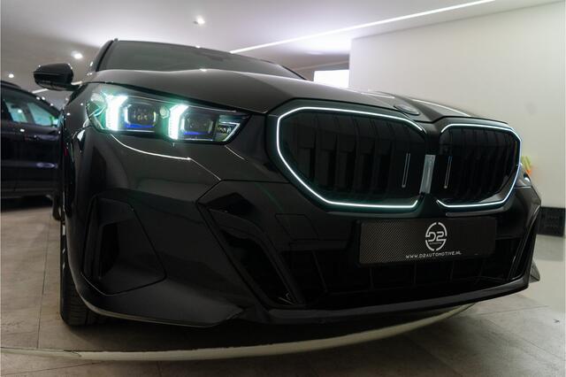 BMW 5-SERIE Touring 530e High Executive M Sport 300PK | Pano | H/K | Sfeer | Driving Ass. Pro | Fabrieksgarantie