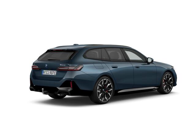 BMW 5-SERIE Touring 550e xDrive | M Sportpakket Pro | Innovation Pack | Travel Pack | Comfort Pack | Trekhaak