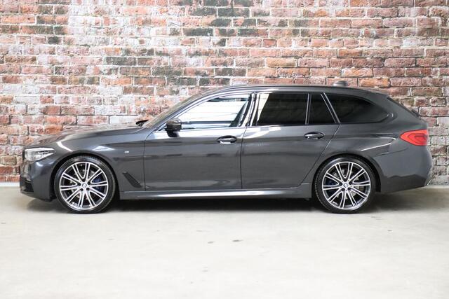BMW 5-SERIE Touring 530i High Executive M Sport Pakket Automaat / Navigatiesysteem Professional / Head-Up Display / Comfortstoelen / Trekhaak / Sfeerverlichting / Driving Assistant / Stoelverwarming / Multifunctioneel Instrumentendisplay / Hifi / Adaptieve LED-kopla