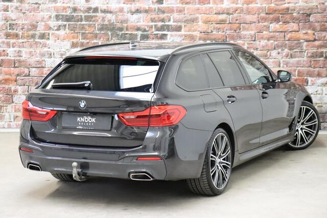 BMW 5-SERIE Touring 530i High Executive M Sport Pakket Automaat / Navigatiesysteem Professional / Head-Up Display / Comfortstoelen / Trekhaak / Sfeerverlichting / Driving Assistant / Stoelverwarming / Multifunctioneel Instrumentendisplay / Hifi / Adaptieve LED-kopla