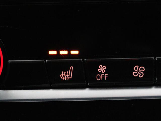 BMW 5-SERIE 530e Executive | Leder | Trekhaak | Stoelverwarming | Live Cockpit | Carplay | Achterbankverwarming | Navigatie | Parkeerhulp |