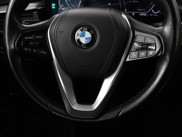 BMW 5-SERIE 530e Executive | Leder | Trekhaak | Stoelverwarming | Live Cockpit | Carplay | Achterbankverwarming | Navigatie | Parkeerhulp |