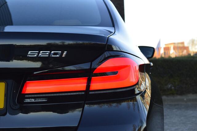 BMW 5-SERIE 520i High Executive Rijklaarprijs-Garantie Leder Sportinterieur Laserlight Navigatie Airco