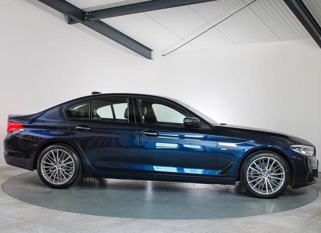 BMW 5-SERIE 520i High Executive Sportline M-sport LED, Volleder, Trekhaak, Memory, Goed onderhouden!