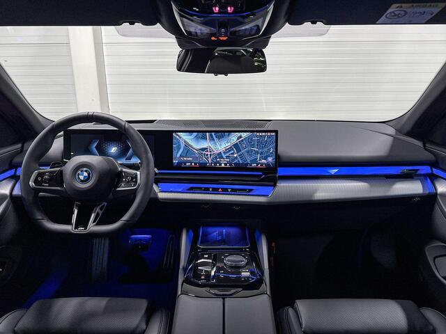 BMW 5-SERIE Sedan 530e | M-Sport Pro | Travel Pack | Innovation Pack | Comfort Pack | Driving Assistant Plus | Harman/Kardon | Panoramadak | Comfort Access