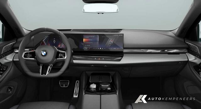 BMW 5-SERIE 520i M Sport | Panorama | Bowers & Wilkins | Head-Up | 360° | 21 Inch | Driving Ass. Plus | Trekhaak |