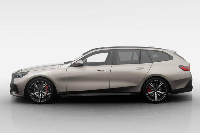 BMW 5-SERIE Touring 520i | M Sport Pro | Innovation Pack | Travel Pack | Comfort Pack | Trekhaak