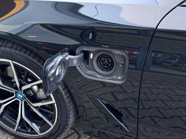 BMW 5-SERIE 530e M Sport - Pan dak - LaserLED - stoel/st verwarming - electr trekhaak