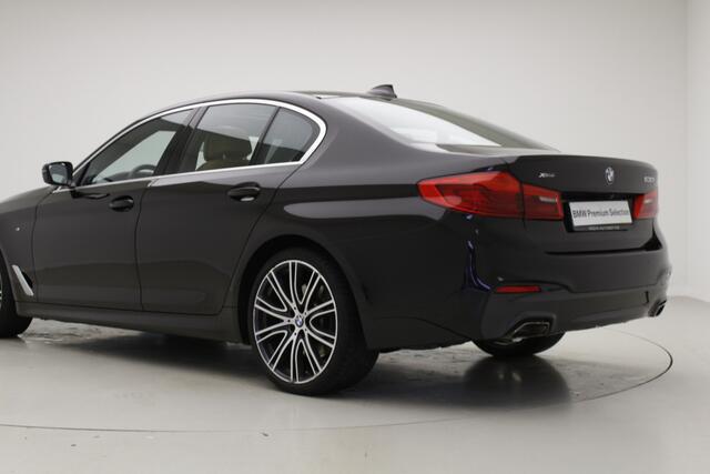 BMW 5-SERIE 530i xDrive Individual | Driving Assistant Plus | Stoelventilatie | M-Sport | Lederen Dash | Schuifdak | 20" | Harman Kardon |