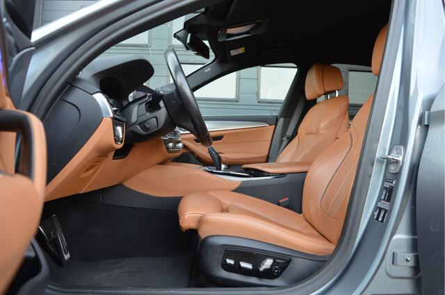 BMW 5-SERIE 520i High Executive Edition | M-PAKKET | CAMERA | LED | KEYLESS | TREKHAAK |