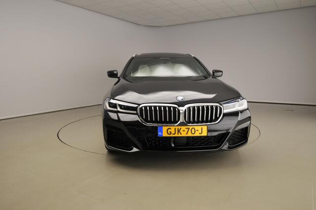 BMW 5-SERIE Touring 530e xDrive | M-sportpakket | Laserlicht | Leder | HUD | Trekhaak | Schuifdak | Keyles go | DAB | Hifi speakers | Alu 19 inch